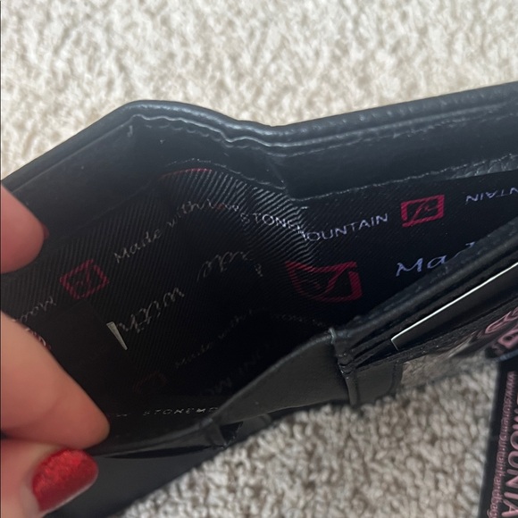 Stone Mountain Black Leather Wallet - Picture 7 of 8